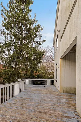 Sold by Exclusive Properties Sotheby's International Realty | media 12