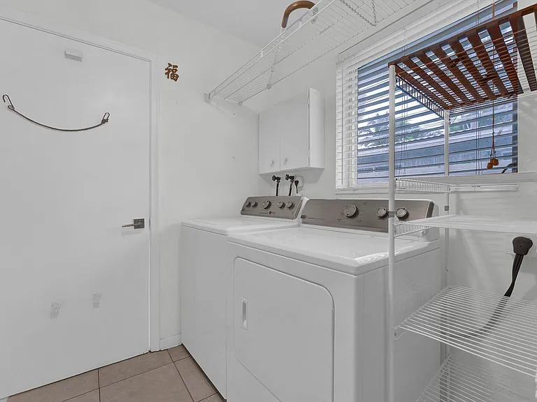 5921 NE 15th Ave — Photo 47