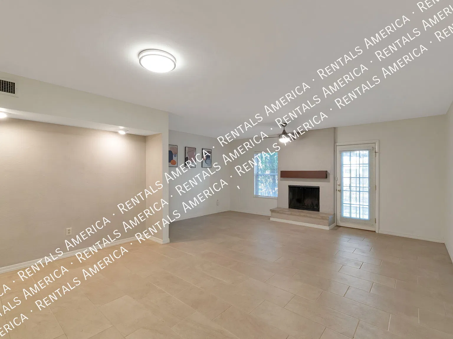 Stylish 2 Bedroom 2 Bathroom Townhome — Photo 3