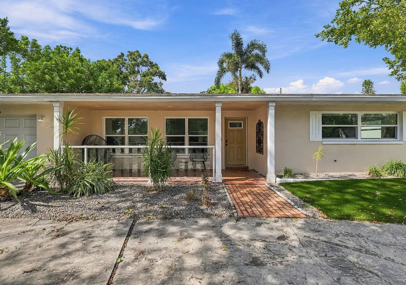 Stunning Fully Remodeled 3BR/2BA Clearwater Home with Oversized Garage! — Photo 1