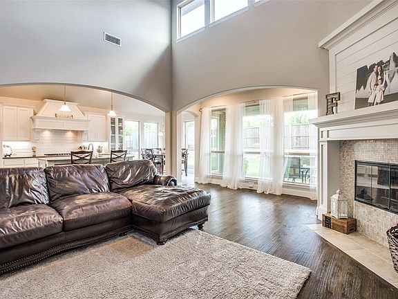 5th image of 1670 Old Oak Ct