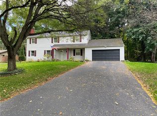 77 Kirklees Rd, Pittsford, NY 14534