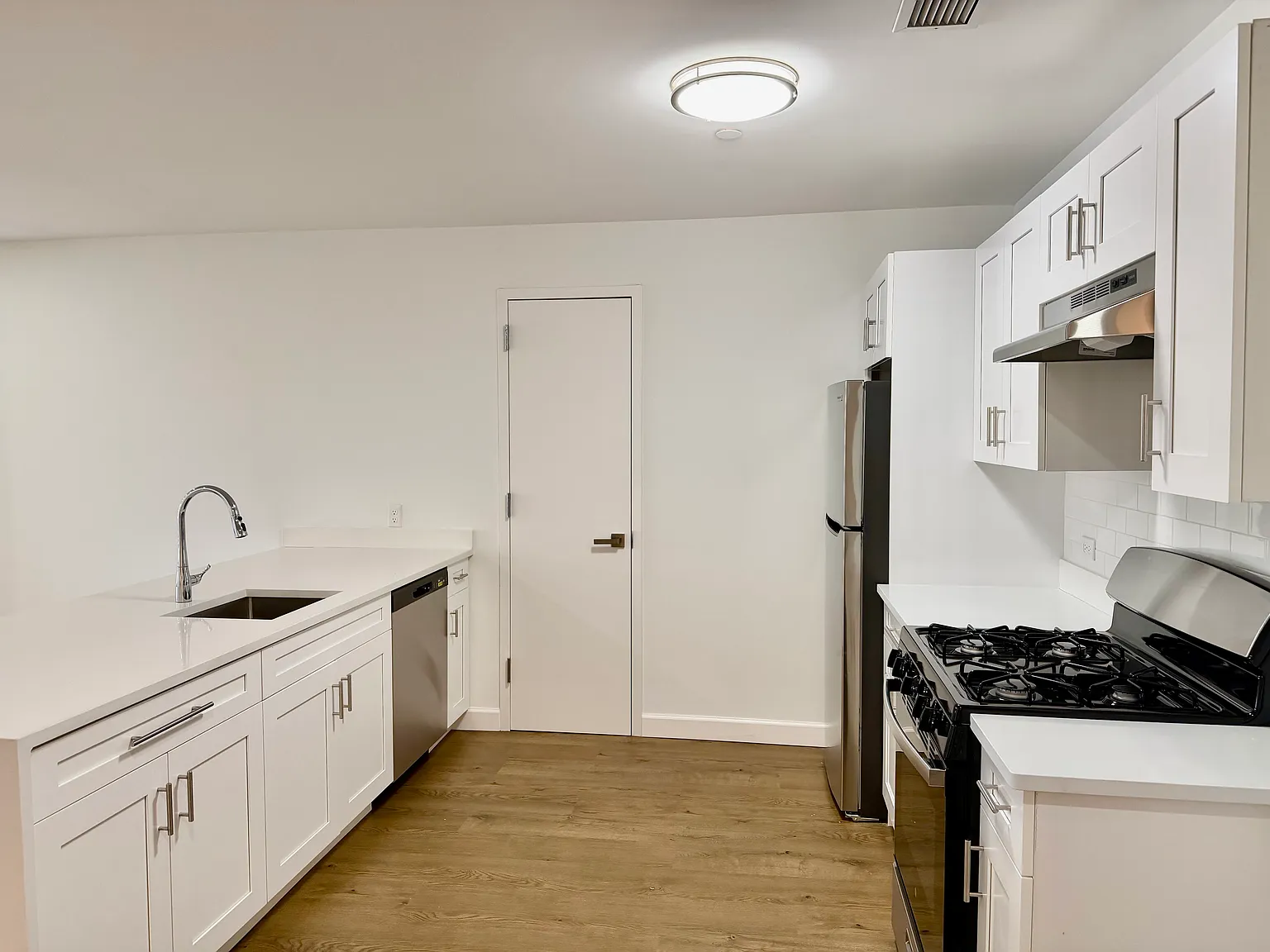 1 bed, $2,500 — Photo 3