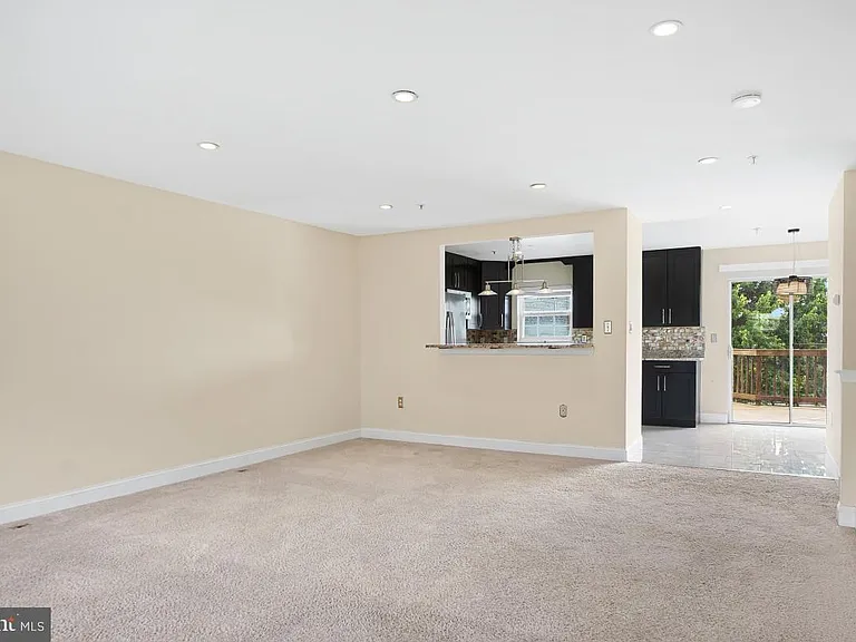 7017 Migliori Ct — Photo 8