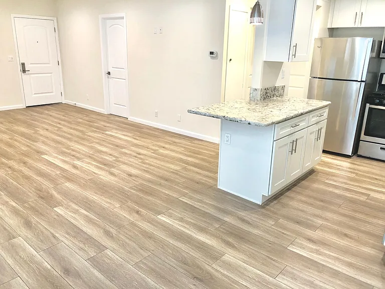 1612 S Bundy Dr #4 — Photo 5