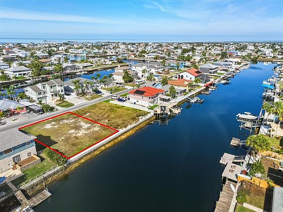 4th image of 4104 Camelia Dr #2