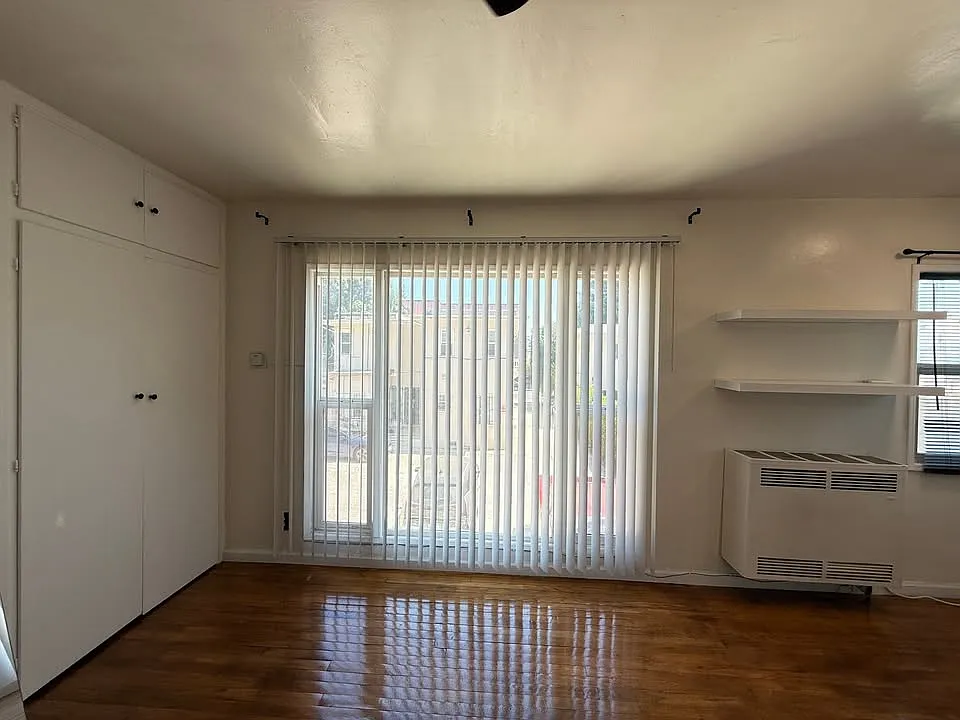 1327 N Orange Dr — Photo 2
