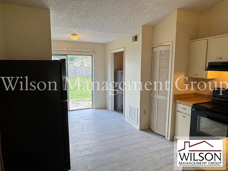 10041 Massey St — Photo 5