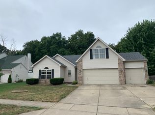 1142 Crestwood Dr, Greenwood, IN 46143