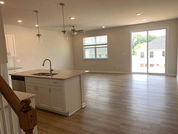 2nd image of 135 Lennei Ln