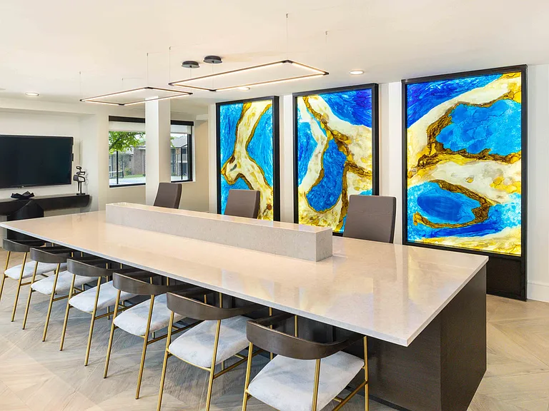 Leasing center