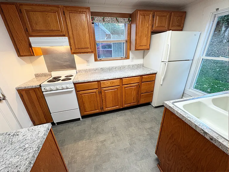 41 N Lancaster St — Photo 10