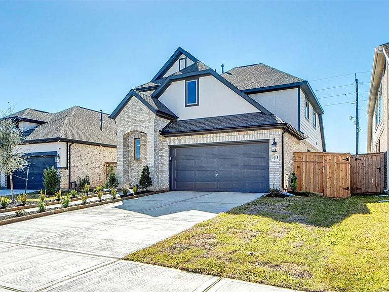 1915 Meadow Trail Dr — Photo 2