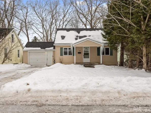 205 Lawrence Ave, North Syracuse, NY 13212