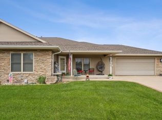 220 Golfview Ct, Shellsburg, IA 52332