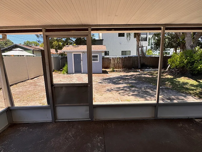 7504 N Thatcher Ave — Photo 25