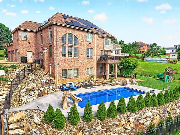4th image of 132 Moon Crest Cir
