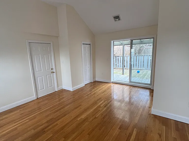 30 Chestnut St #2 — Photo 1
