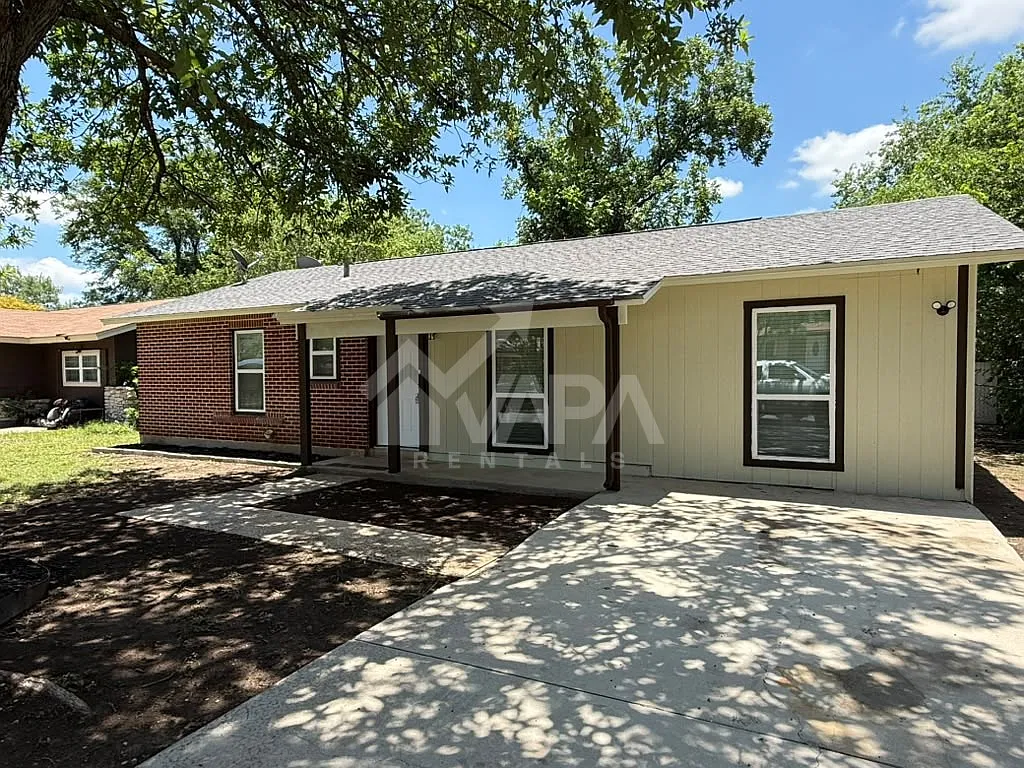 3 bed, 1421 sqft, $1,800 — Photo 2