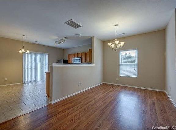 5th image of 901 Willow Wind Dr