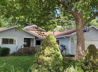 703 Carmen Dr, Mount Shasta, CA