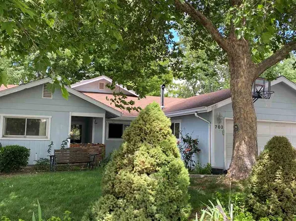 703 Carmen Dr, Mount Shasta, CA 96067