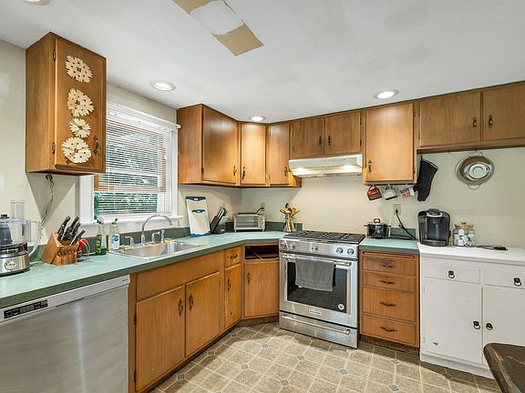 5th image of 21 Waumbeck Road