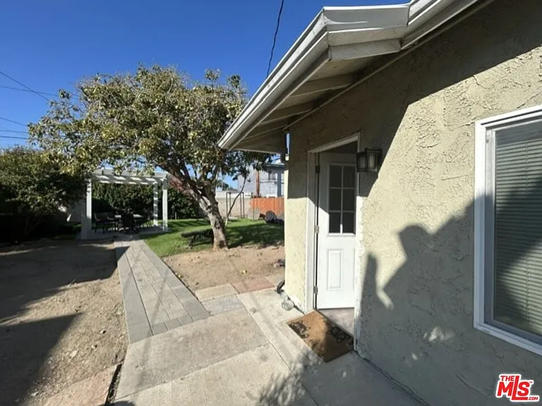 4826 Coolidge Ave #B — Photo 1