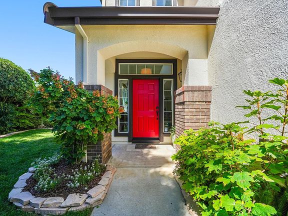 4th image of 1056 Woodcrest Court