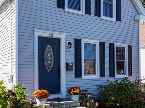 42 Church St, Hopkinton, MA 01748