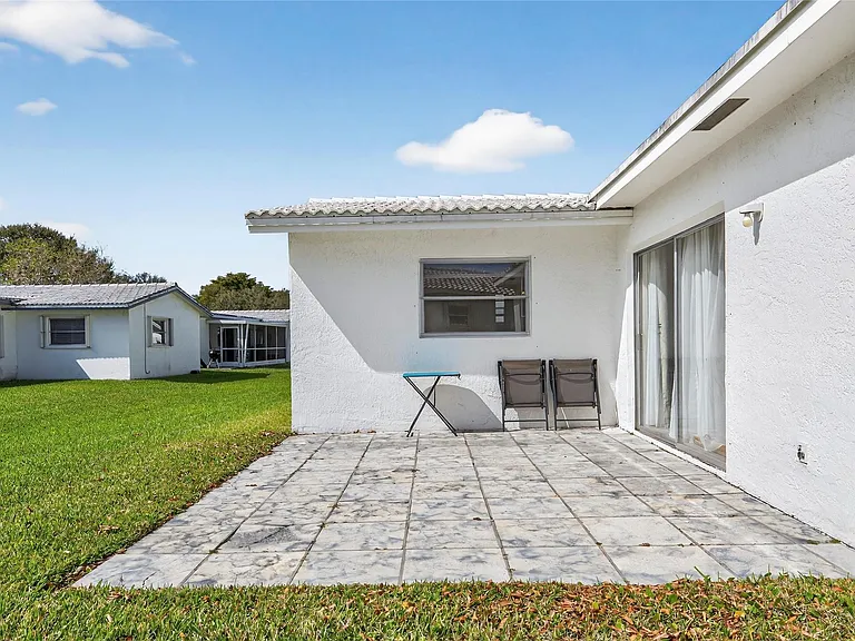8950 NW 13th St — Photo 32