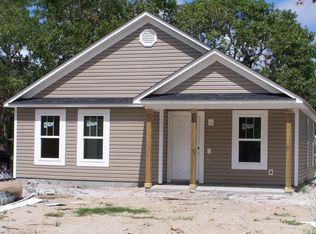 1071 Woodcrest Rd, Southport, NC 28461