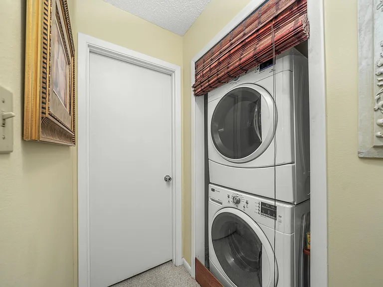 3833 Edgewater Dr — Photo 31