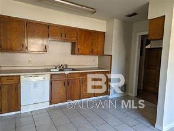 4th image of 3607 Heritage Dr N