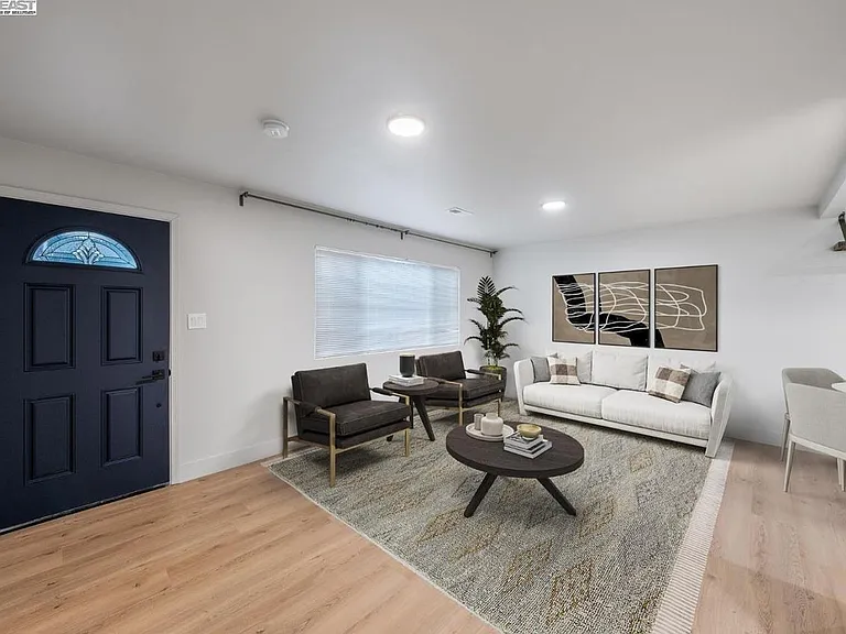 3028 Colby St #D — Photo 6