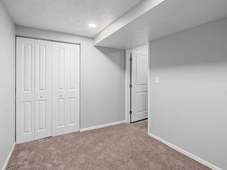3085-3194 Griggsview Court — Photo 30