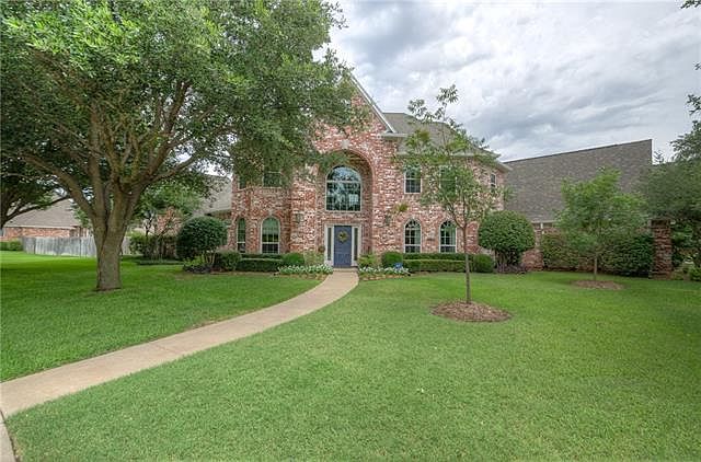1st image of 301 Sterling Ct