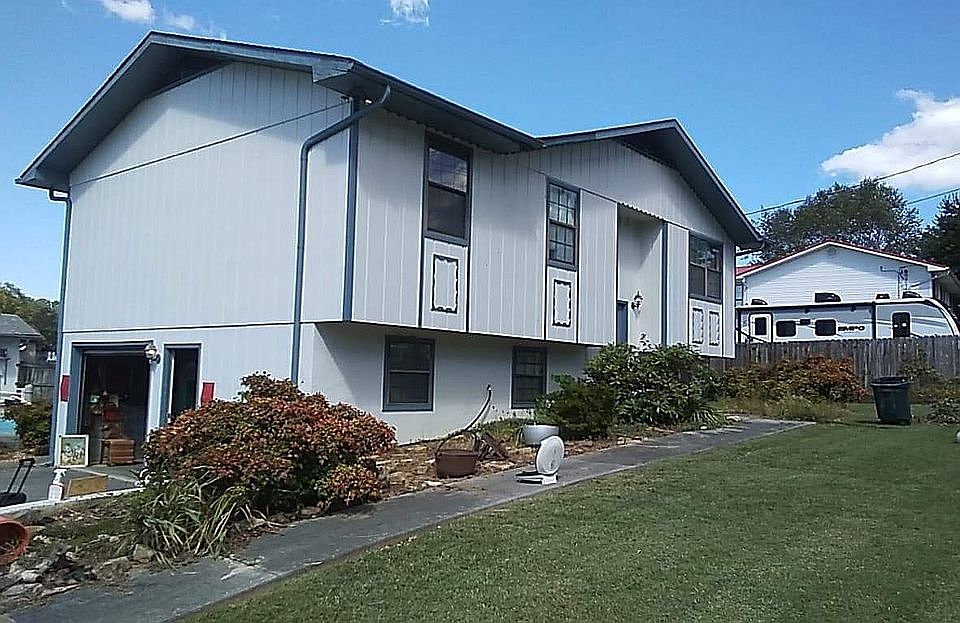 1st image of 805 Winston Dr