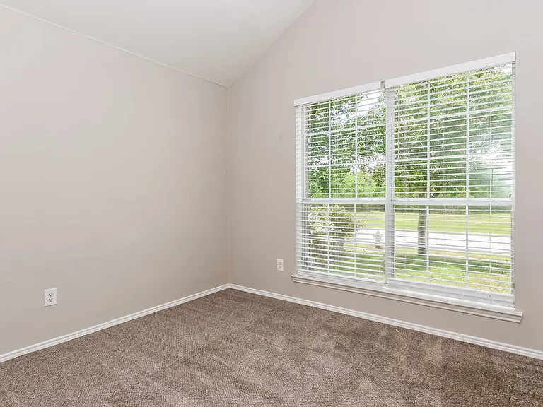 1328 Riviera Dr — Photo 12