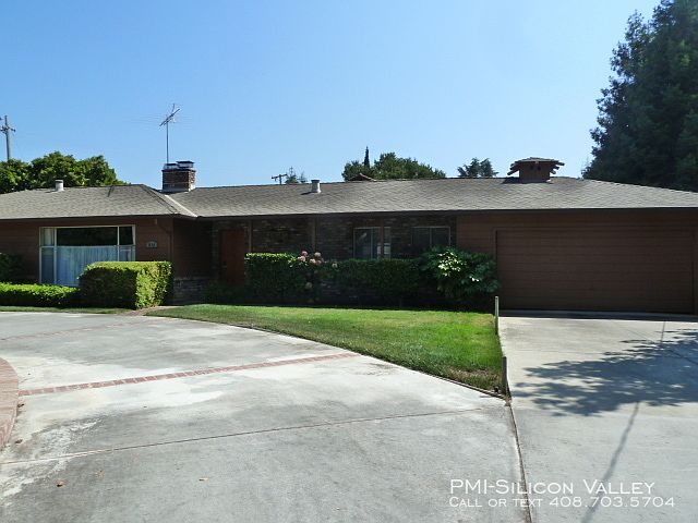 2nd image of 830 Vista Grande Ave