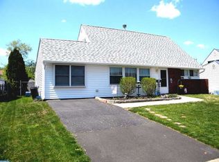 31 Vicar Ln, Levittown, PA 19054