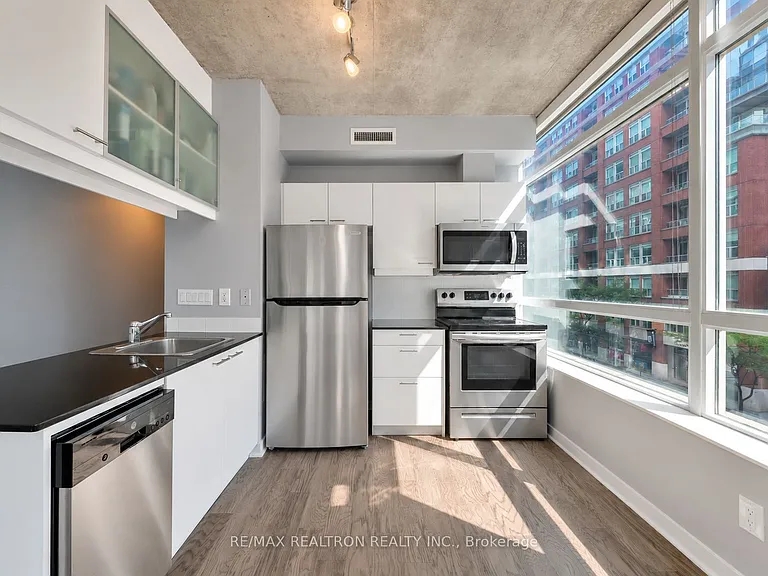 218 King St E #320 — Photo 16