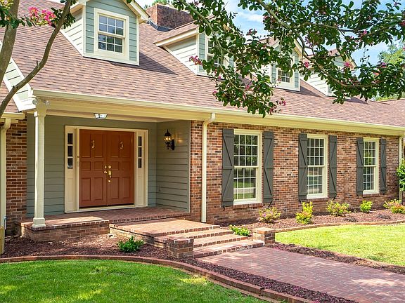 For sale: $1,290,000 (6 beds, 8 baths, 6,970 Square Feet)