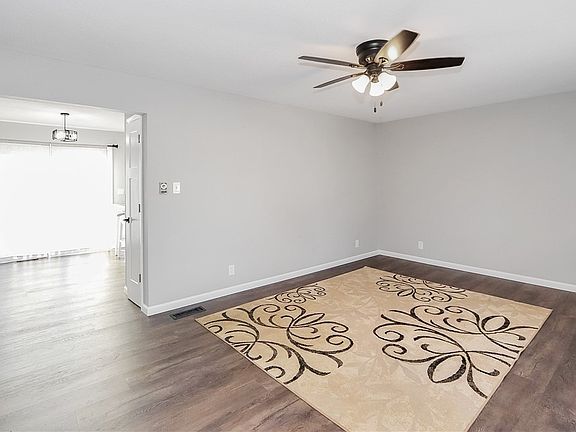 4th image of 914 Westgate Dr