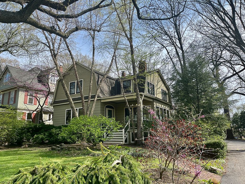 2nd image of 2 Elizabeth Ct