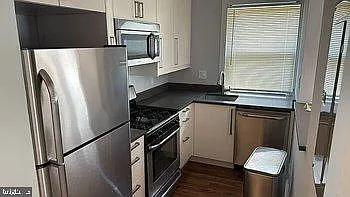 Building Photo - 866 Bellevue St SE #1
