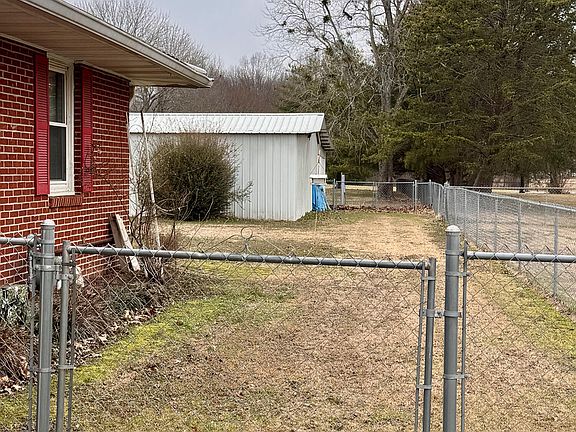 3rd image of 1549 Husband Rd