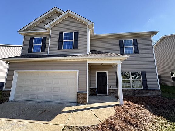 3rd image of 18 Forest Ridge Ln