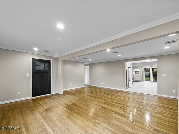 5th image of 13 Sanford Street