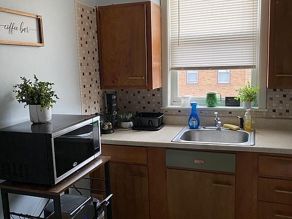 5th image of 2704 E Somerset St #2